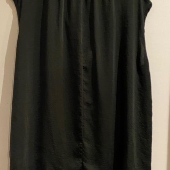 Dark green Sleeveless Blouse - Picture 2 of 3